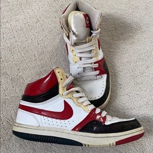 Nike Court Force size 7